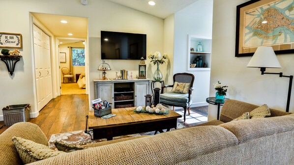 This Place Is Adorable, Private, Clean And Very Spacious! See Our Reviews!