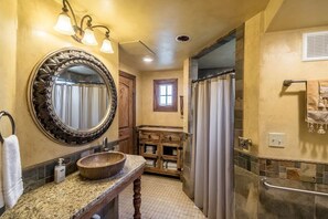 Sunday House Bath