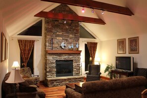Lovely gas fireplace 
