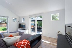 View to side entertaining deck