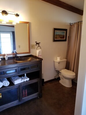 towels, soap, and shampoo avl for your convenience