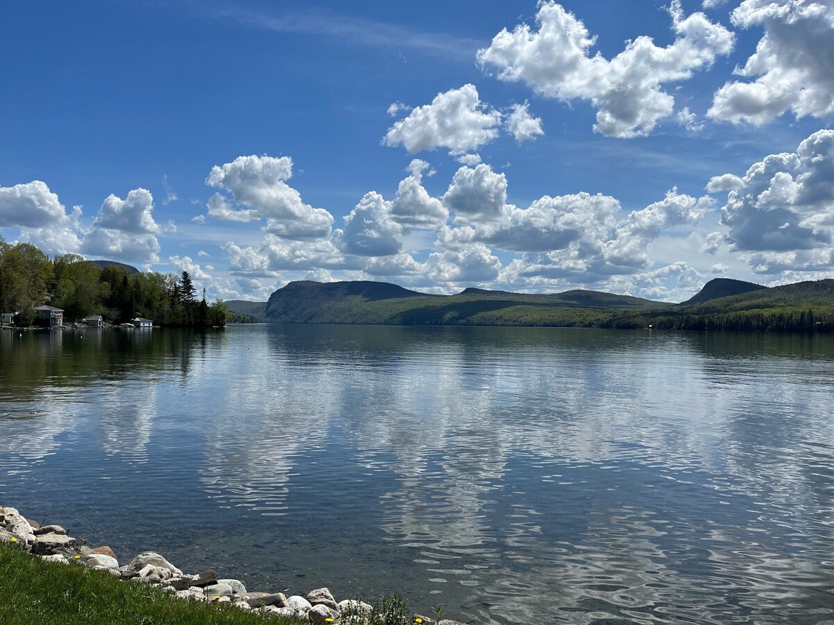 2 BR Lakeside Cottage on Willoughby Lake – Northeast Kingdom, Vermont