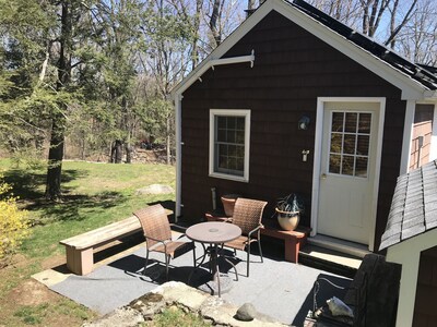 Cozy Quiet Cottage w/ Fire Place!