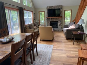 View from dining room to Livingroom