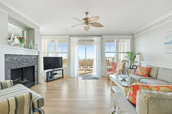 Living room with fireplace (Oct-Mar) and smart TV.