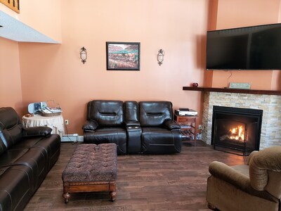 Luxury Vacation Rental in the Heart of North Conway, NH     CALL (978) 815-3778