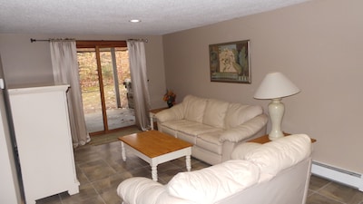 Luxury Vacation Rental in the Heart of North Conway, NH     CALL (978) 815-3778