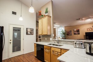Kitchen/pantry