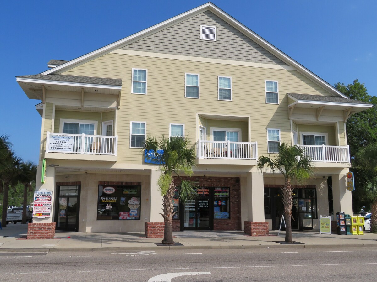 3100 SqFt Villa with 6 bedrooms, 5 bathrooms in Central Myrtle Beach