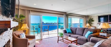 Living room with comfortable couches, TV , balcony and incredible views!