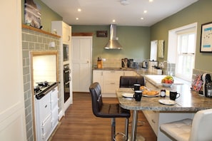 Kitchen with double oven, hob and Aga