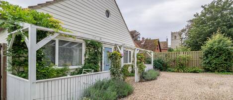 Betty's Cottage: Front elevation