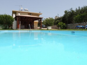 Villa Almarine pool and barbeque house with dining terrace.