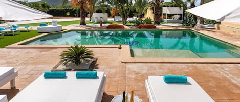 Amazing villa with private pool, sunbeds and chillout area