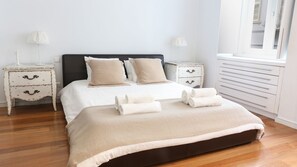 A comfortable queen bedroom.
#comfort #portugal #pt #lisbon