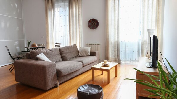 A spacious living room with a comfortable couch.
#comfort #portugal #pt #lisbon