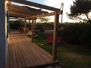 Entrée, terrasse, jardin