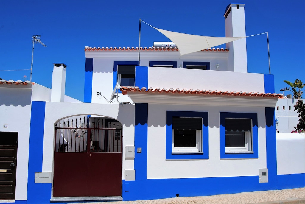 Authentic white and blue house in Porto Covo