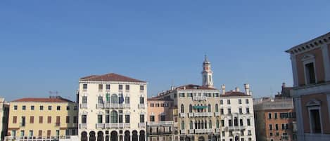 Vue du Grand Canal par les Fenêtres de l'Appartement