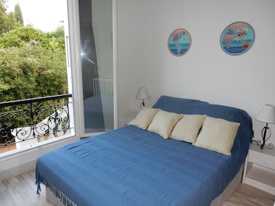 Apartamento con Encanto en villa con jardín a 60 metros de la playa, estacionamiento, wifi