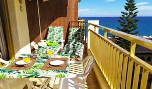 nice view of the sea from the terrace...