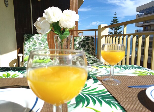 Have breakfast listening to the waves of the sea...