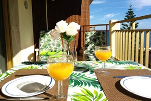 Have breakfast watching the sea waves...