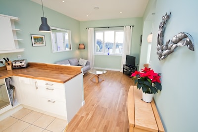 Contemporary New England Apartment With Private Entrance In Kingsbridge, Devon.