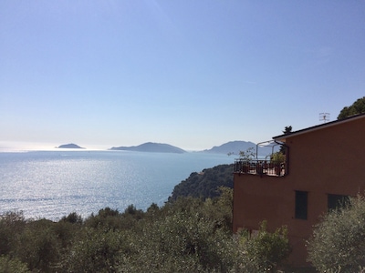 Golfo dei Poeti apartment with terrace and shared swimming pool
