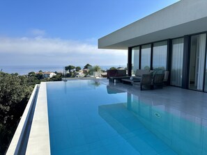 Villa with spectacular sea views. 8 people.A/C. Infinity pool . lift.wifi. BEGUR