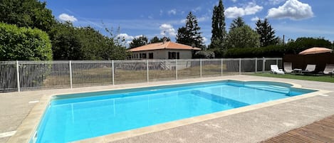 New pool fence with self closing gate