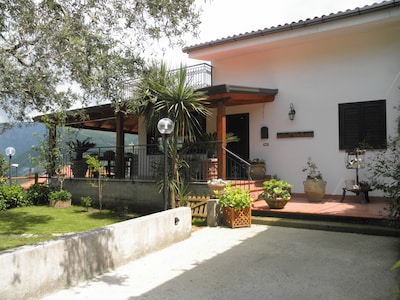 holiday home a few km from the Sorrento peninsula with garden and parking space