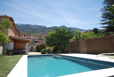 Cosy, sunny house with garden and pool, WIFI, ASTRA, near the center of Sóller