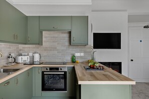 Napoli apartment fully equipped kitchen with dishwasher