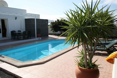 Villa de lujo con piscina privada, vistas al mar y a la montaña