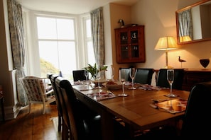 Dining room with view of the sea. 