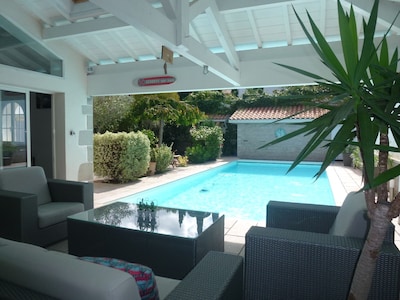 Villa Gure Nahia,piscina calentada  junta al Golf La Nivelle