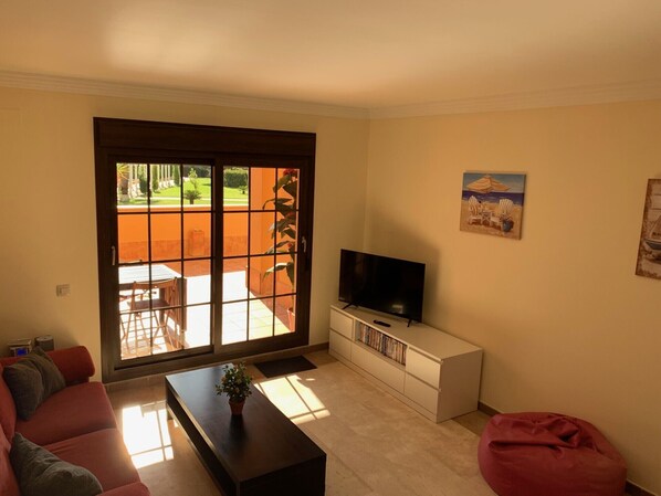 Spacious living room