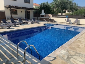 Large 10 x 5M pool