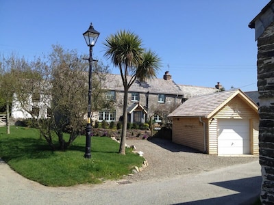 Casa de piedra de lujo para 6 personas, escondida en una tranquila aldea agrícola cerca de Padstow