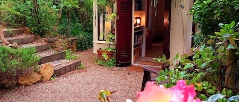 terrace in front of Cabanon des Glycines