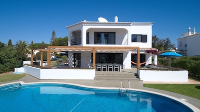 Beautiful, renovated villa for 12 people, 100 meters from the sea 