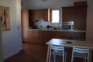 Kitchen dining area