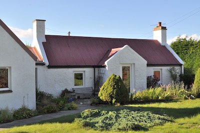 Gorgeous Cottage. Golf, cycling, horse-riding, distilleries, castles, walking...