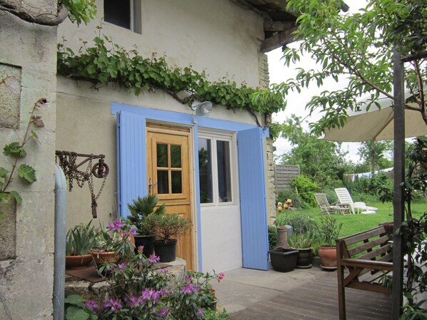 deck and back garden 