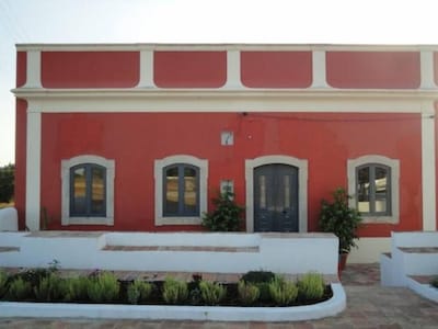 Villa de estilo del Algarve con 2 casas independientes, piscina y pista de tenis