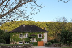 General view of the house (front)