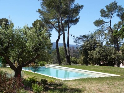 Cerca de Aix en Provence, Bastide con un panorama excepcional