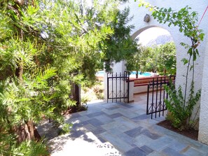 Gate to back patio/swimming pool