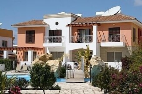 Beautiful villa two bed two bathroom